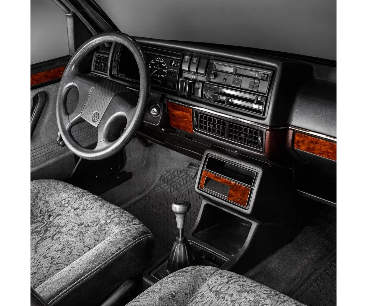 Volkswagen Golf II Jetta II 01.85-07.91 Mascherine sagomate per rivestimento cruscotti 13-Decori Volkswagen Golf II Jetta II 01.85-07.91 Mascherine sagomate per rivestimento cruscotti 13-Decori