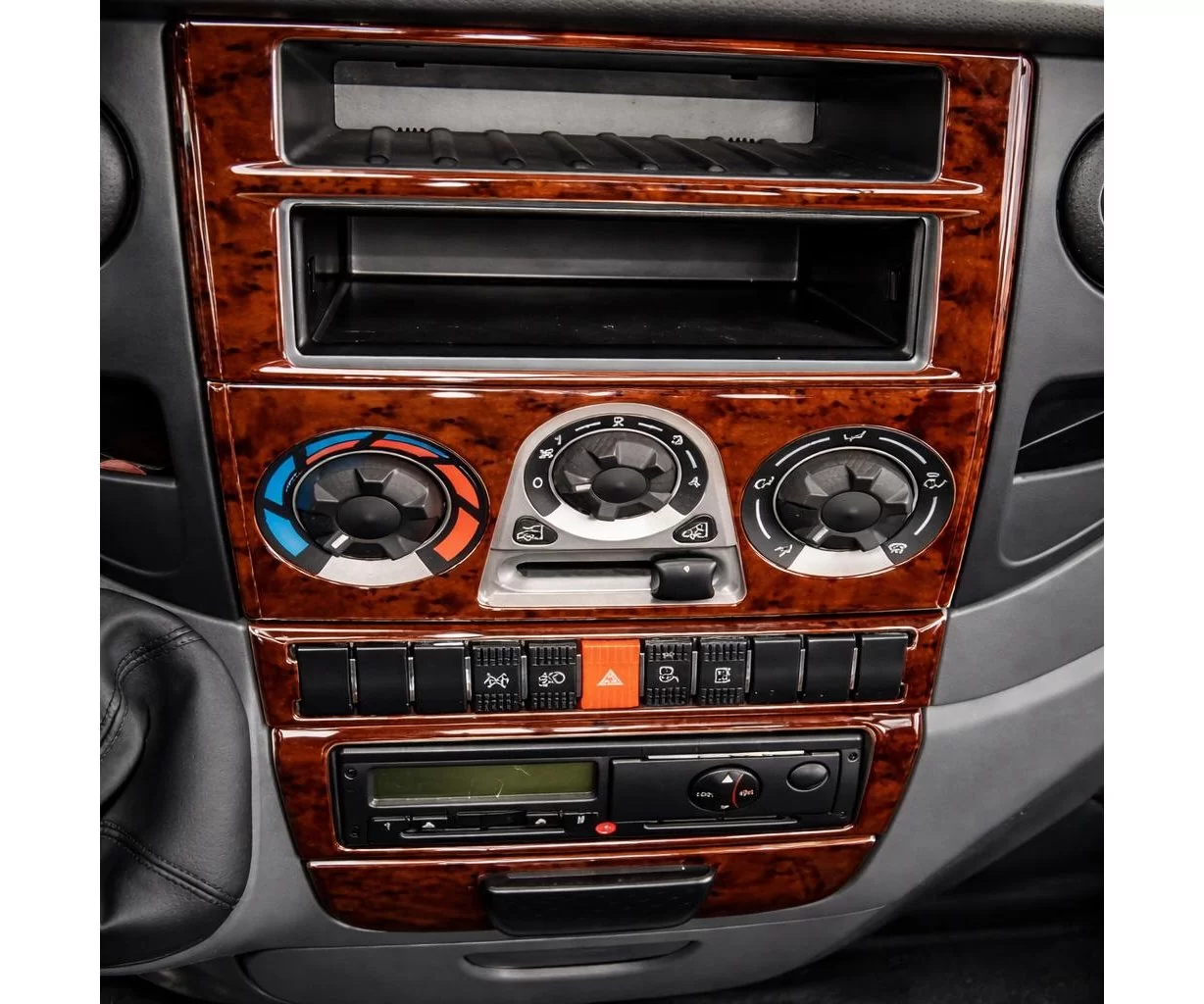 Iveco Daily01.2010 3D Inleg dashboard Interieurset aansluitend en pasgemaakt op he 4-Teile