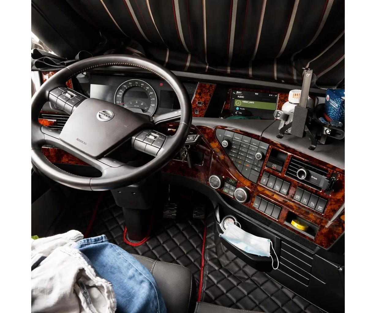 Volvo FH Version 4 01.2013 Mascherine sagomate per rivestimento cruscotti 11-Decori