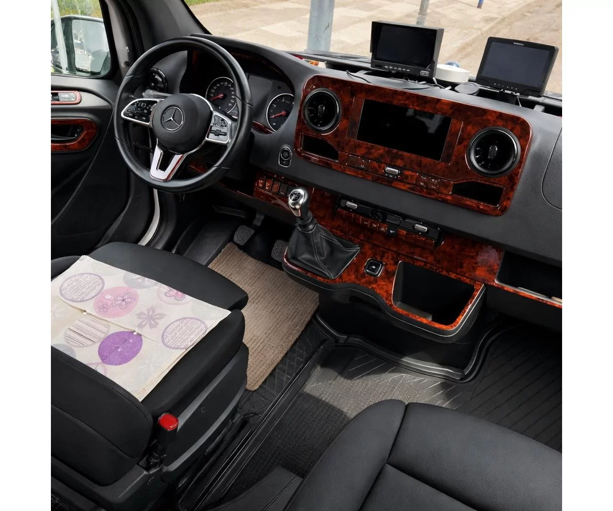 Mercedes Sprinter W907 Inleg dashboard Interieurset aansluitend en pasgemaakt 39 Delen Mercedes Sprinter W907 Inleg dashboard Interieurset aansluitend en pasgemaakt 39 Delen