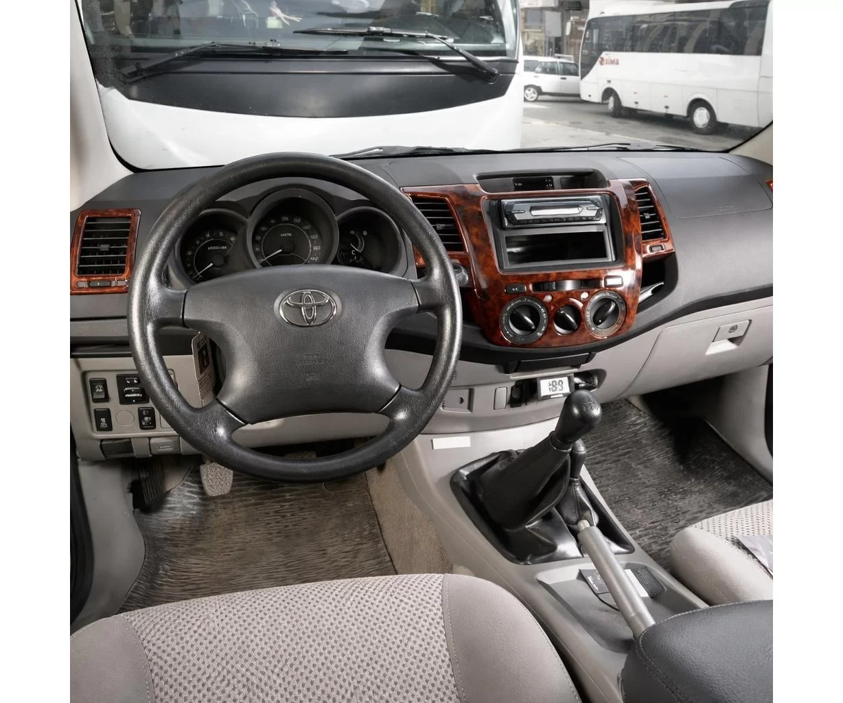 Toyota Hilux 2005 Mascherine sagomate per rivestimento cruscotti 39 Decori