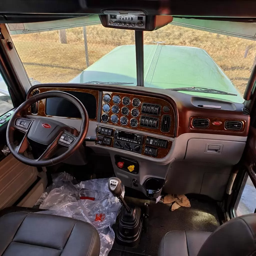 Camion Peterbilt 365 - Année 2016-2021 Style intérieur de la cabine Beaucoup d'origine Kit de garniture de tableau de bord