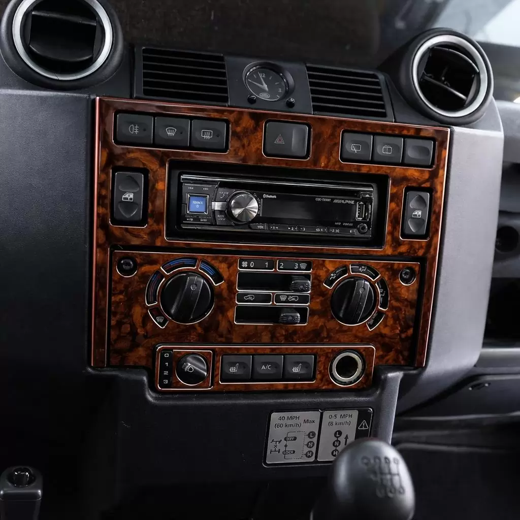 Land Rover Defender 2008 Mittelkonsole Armaturendekor WHZ Cockpit Dekor 15 Teilige Land Rover Defender 2008 Mittelkonsole Armaturendekor WHZ Cockpit Dekor 15 Teilige