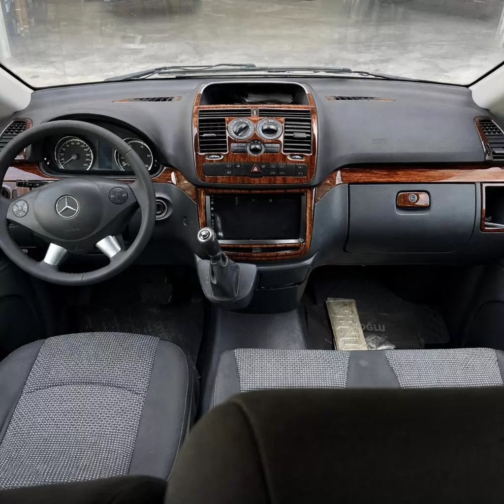 Mercedes Viano W639 01.2006 3D Inleg dashboard Interieurset aansluitend en pasgemaakt op he 31-Teile