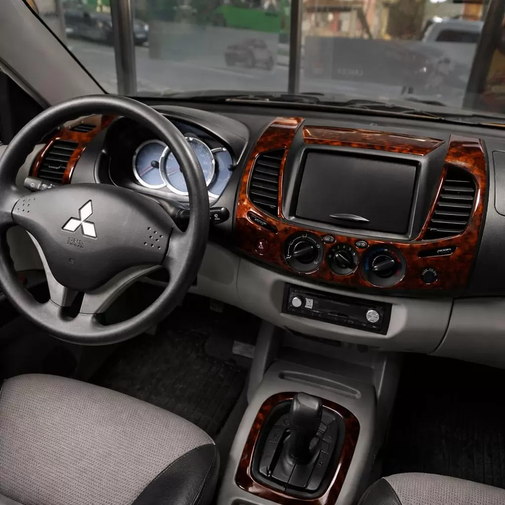 Mitsubishi L 200 01.09-01.14 Mascherine sagomate per rivestimento cruscotti 8-Decori