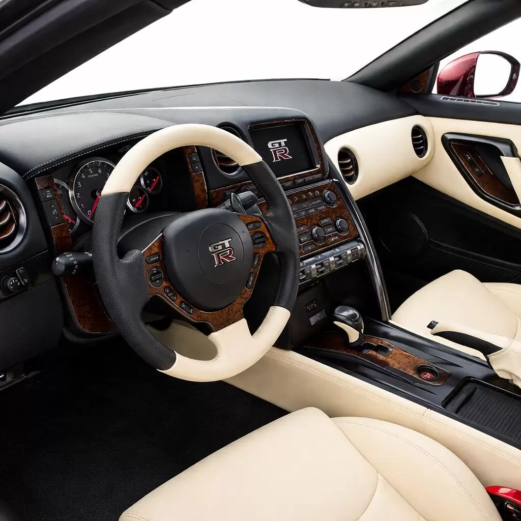 Nissan GT-R 2008-2016 Voll Satz Armaturenbrett-Innenverkleidungssatz, 39-tlg Nissan GT-R 2008-2016 Voll Satz Armaturenbrett-Innenverkleidungssatz, 39-tlg