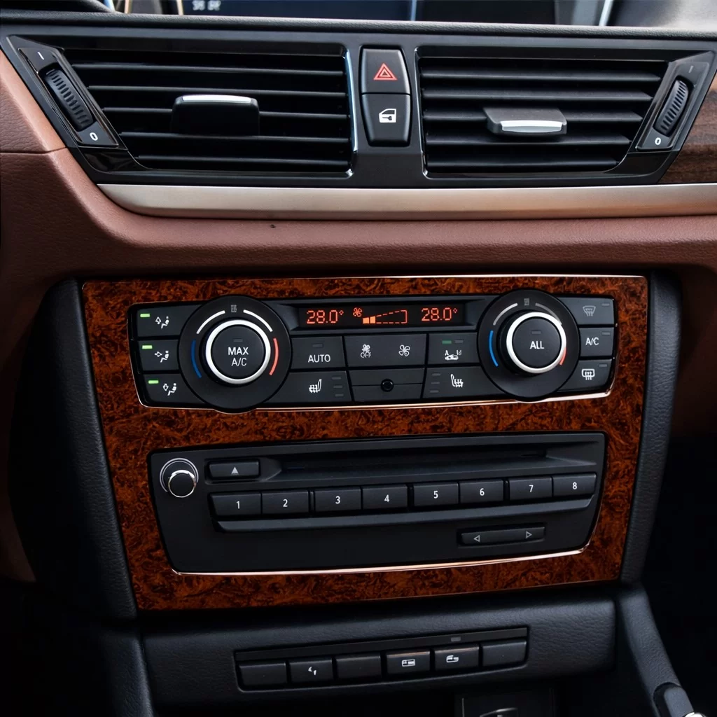 Kit de garniture de tableau de bord intérieur de base NAVI 3D pour BMW X1 E84 2009-2015 Garniture de tableau de bord Dekor 24